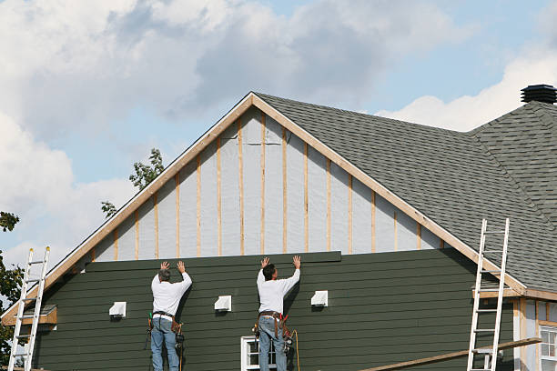 Professional Siding Contractor technician working in Clarksville, TX